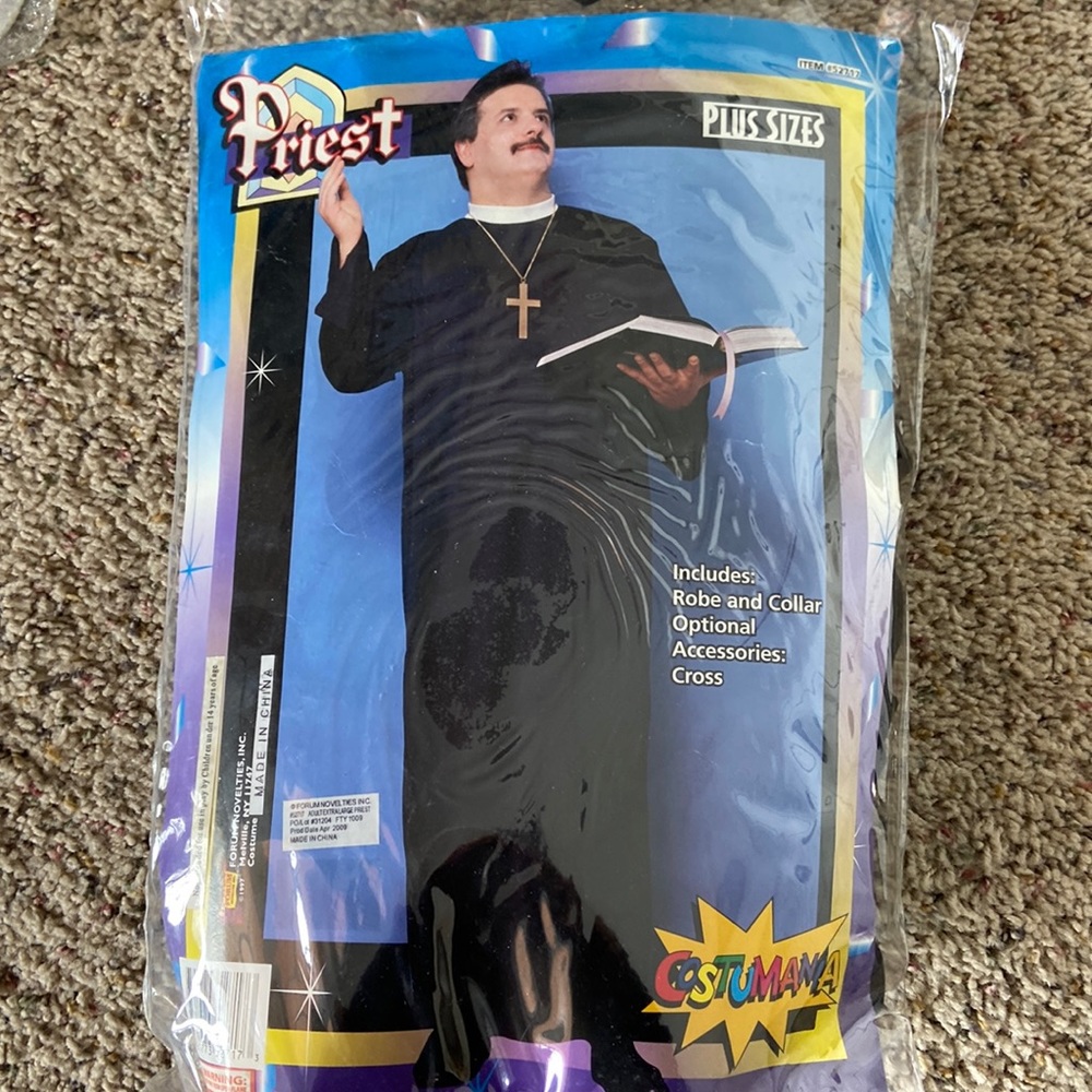 Halloween costume Mens Priest